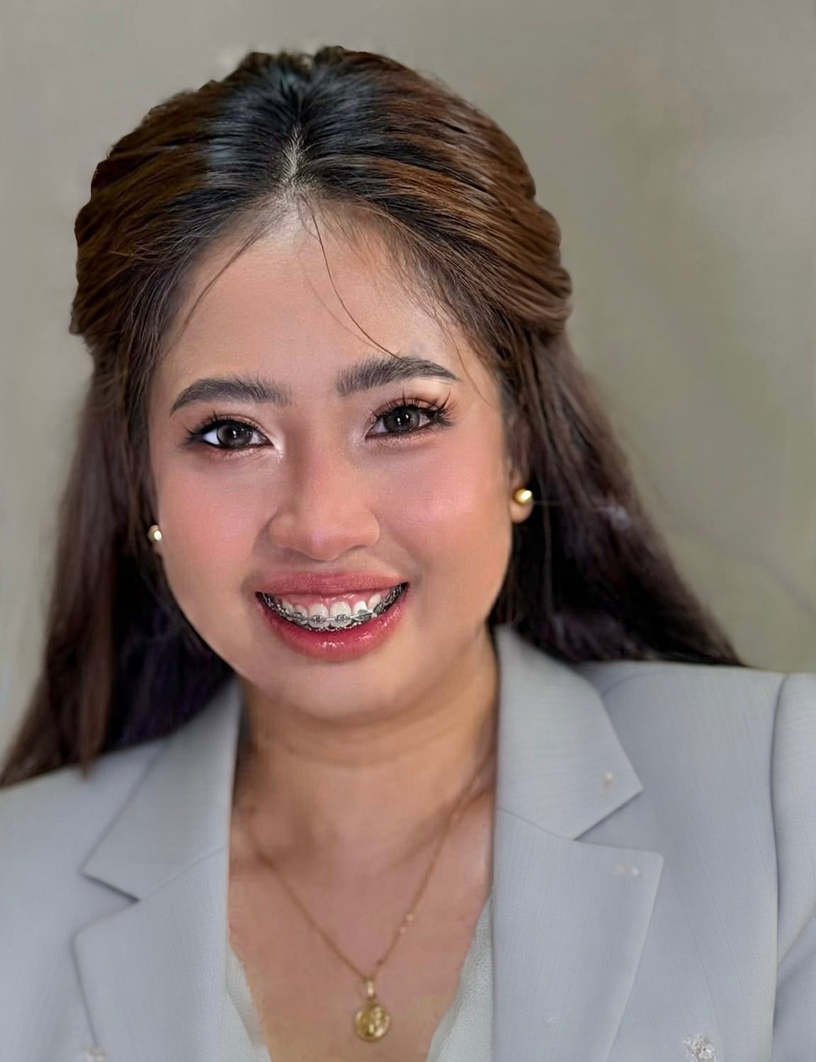 Leni Salvadico, Loan Processor at Home Loans Inc
